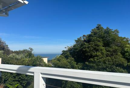 Vintage Coastal Escape Above Port Phillip Bay - Mount Martha, Australia