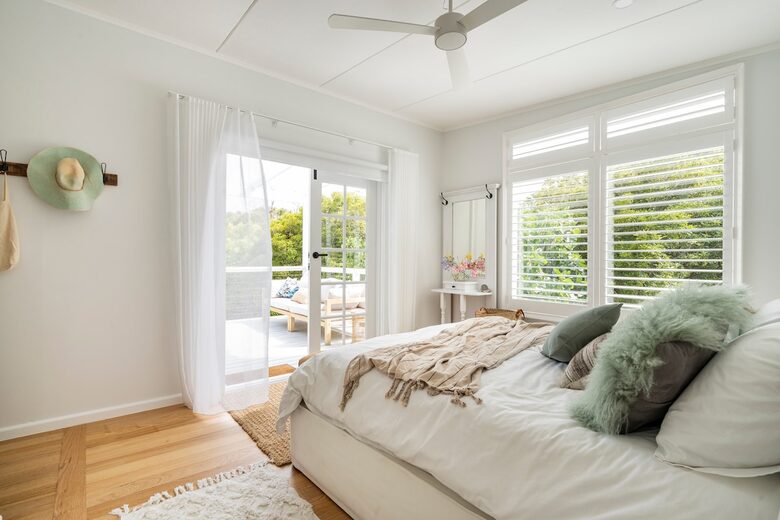 Vintage Coastal Escape Above Port Phillip Bay - Mount Martha, Australia