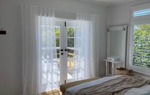 Vintage Coastal Escape Above Port Phillip Bay - Mount Martha, Australia