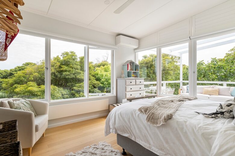 Vintage Coastal Escape Above Port Phillip Bay - Mount Martha, Australia