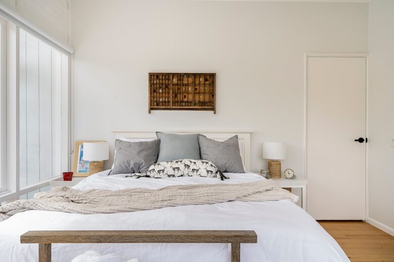 Vintage Coastal Escape Above Port Phillip Bay - Mount Martha, Australia