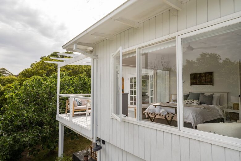 Vintage Coastal Escape Above Port Phillip Bay - Mount Martha, Australia