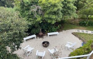 Vintage Coastal Escape Above Port Phillip Bay - Mount Martha, Australia