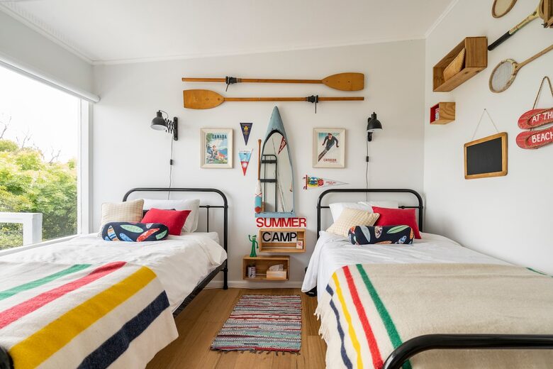 Vintage Coastal Escape Above Port Phillip Bay - Mount Martha, Australia