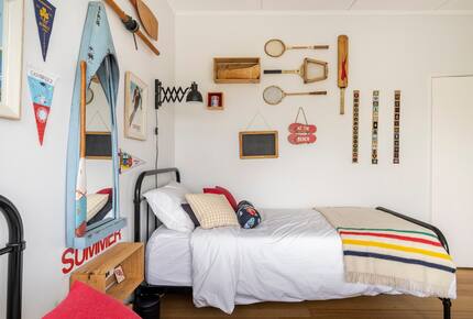 Vintage Coastal Escape Above Port Phillip Bay - Mount Martha, Australia