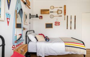 Vintage Coastal Escape Above Port Phillip Bay - Mount Martha, Australia