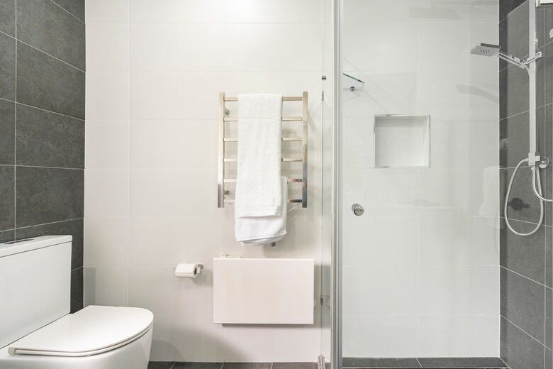 Vintage Coastal Escape Above Port Phillip Bay - Mount Martha, Australia