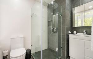 Vintage Coastal Escape Above Port Phillip Bay - Mount Martha, Australia