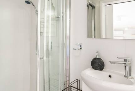 Vintage Coastal Escape Above Port Phillip Bay - Mount Martha, Australia