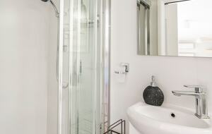 Vintage Coastal Escape Above Port Phillip Bay - Mount Martha, Australia