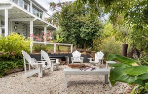 Vintage Coastal Escape Above Port Phillip Bay - Mount Martha, Australia