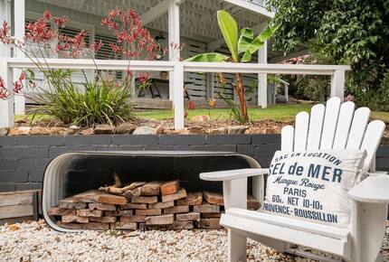 Vintage Coastal Escape Above Port Phillip Bay - Mount Martha, Australia