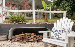 Vintage Coastal Escape Above Port Phillip Bay - Mount Martha, Australia