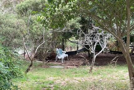 Vintage Coastal Escape Above Port Phillip Bay - Mount Martha, Australia