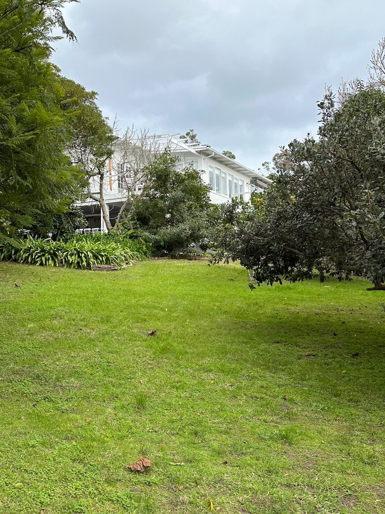 Vintage Coastal Escape Above Port Phillip Bay - Mount Martha, Australia