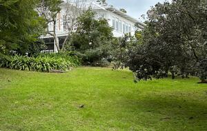 Vintage Coastal Escape Above Port Phillip Bay - Mount Martha, Australia