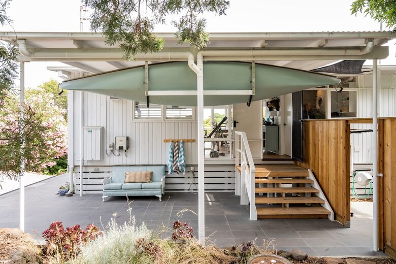 Vintage Coastal Escape Above Port Phillip Bay - Mount Martha, Australia