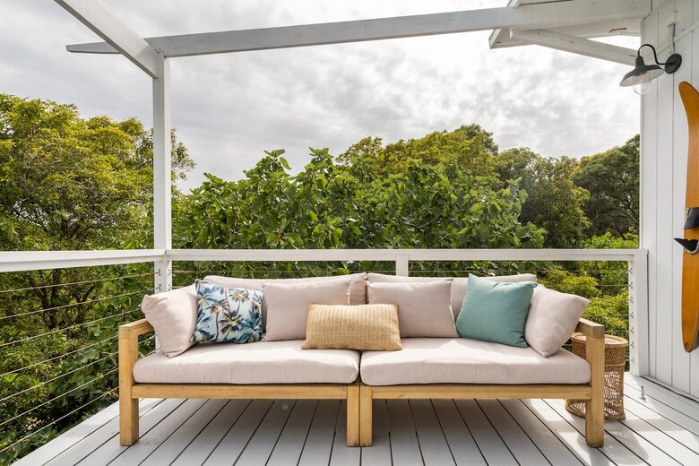 Vintage Coastal Escape Above Port Phillip Bay - Mount Martha, Australia