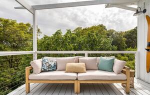 Vintage Coastal Escape Above Port Phillip Bay - Mount Martha, Australia