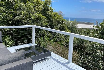 Vintage Coastal Escape Above Port Phillip Bay - Mount Martha, Australia