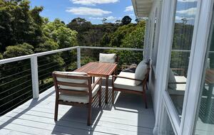Vintage Coastal Escape Above Port Phillip Bay - Mount Martha, Australia
