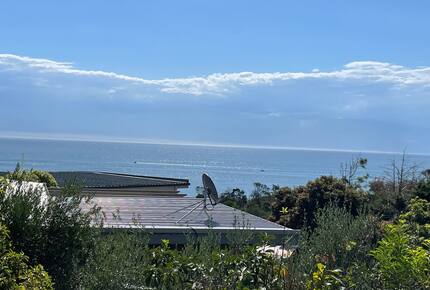 Vintage Coastal Escape Above Port Phillip Bay - Mount Martha, Australia