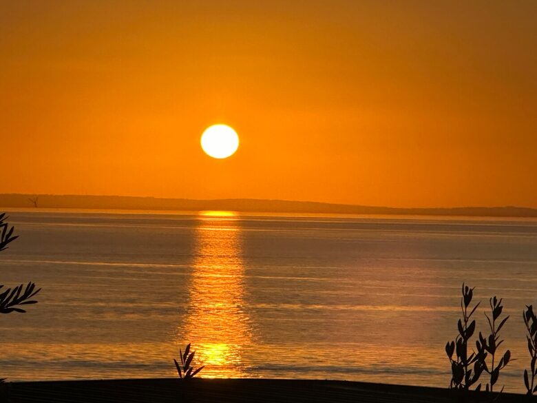 Vintage Coastal Escape Above Port Phillip Bay - Mount Martha, Australia