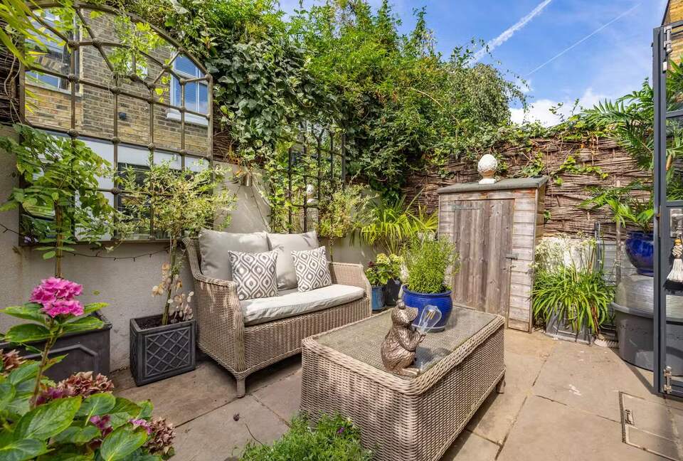 A Refined Fulham Townhouse with Private Garden - London, United Kingdom