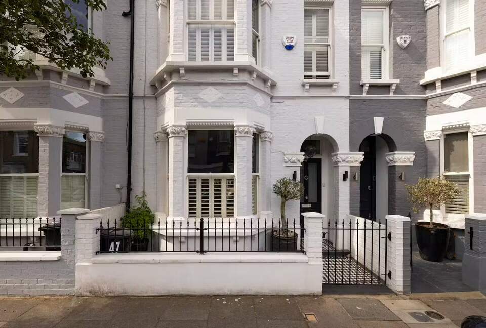 A Refined Fulham Townhouse with Private Garden - London, United Kingdom