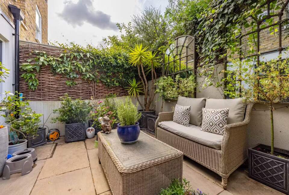 A Refined Fulham Townhouse with Private Garden - London, United Kingdom