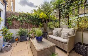 A Refined Fulham Townhouse with Private Garden - London, United Kingdom