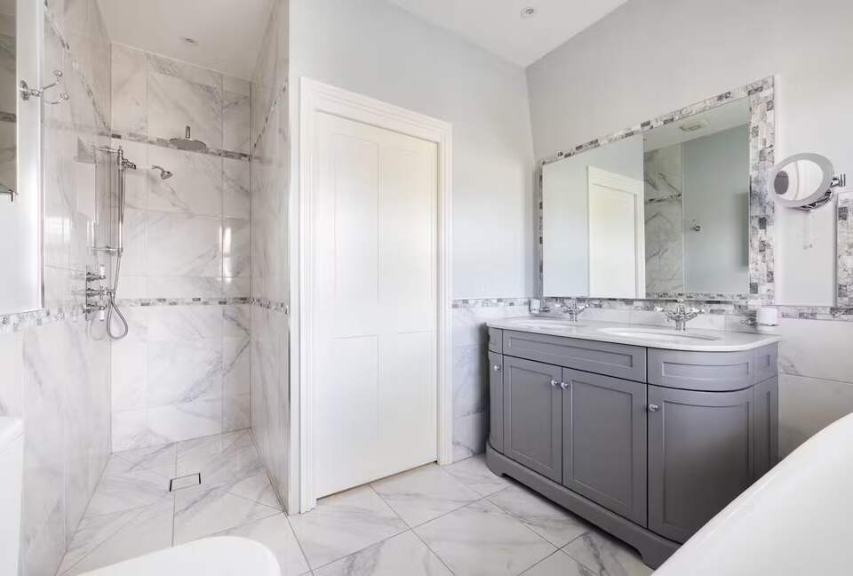 A Refined Fulham Townhouse with Private Garden - London, United Kingdom