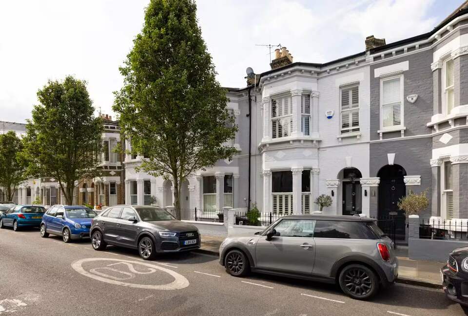 A Refined Fulham Townhouse with Private Garden - London, United Kingdom