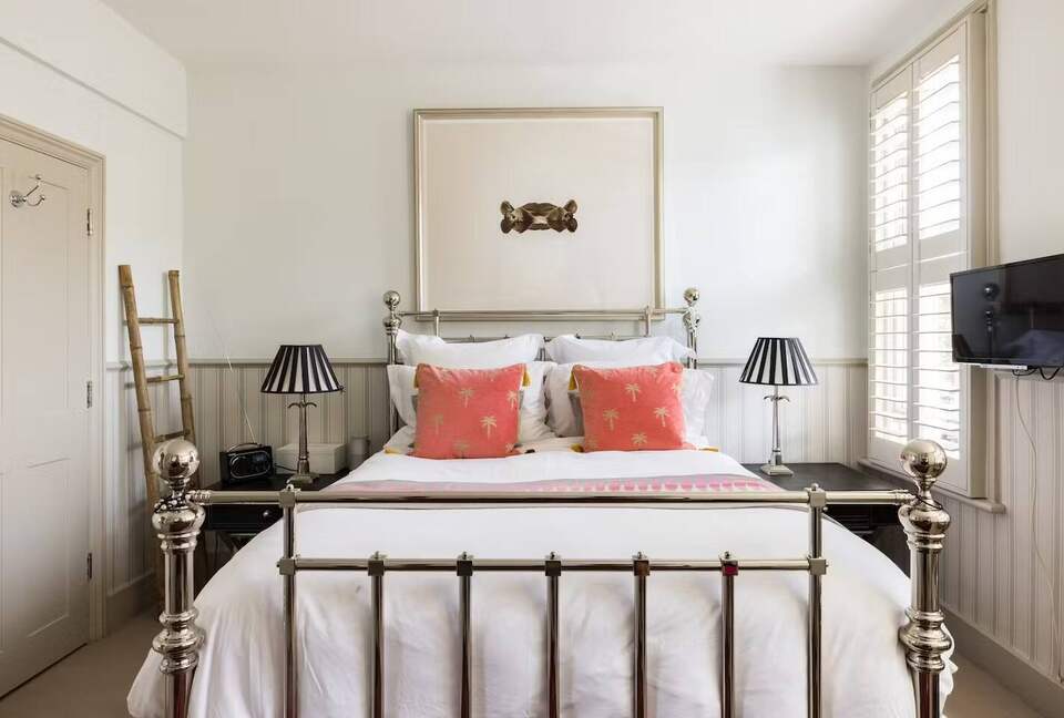 A Refined Fulham Townhouse with Private Garden - London, United Kingdom