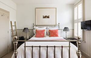 A Refined Fulham Townhouse with Private Garden - London, United Kingdom