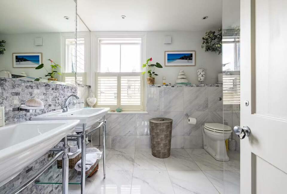 A Refined Fulham Townhouse with Private Garden - London, United Kingdom