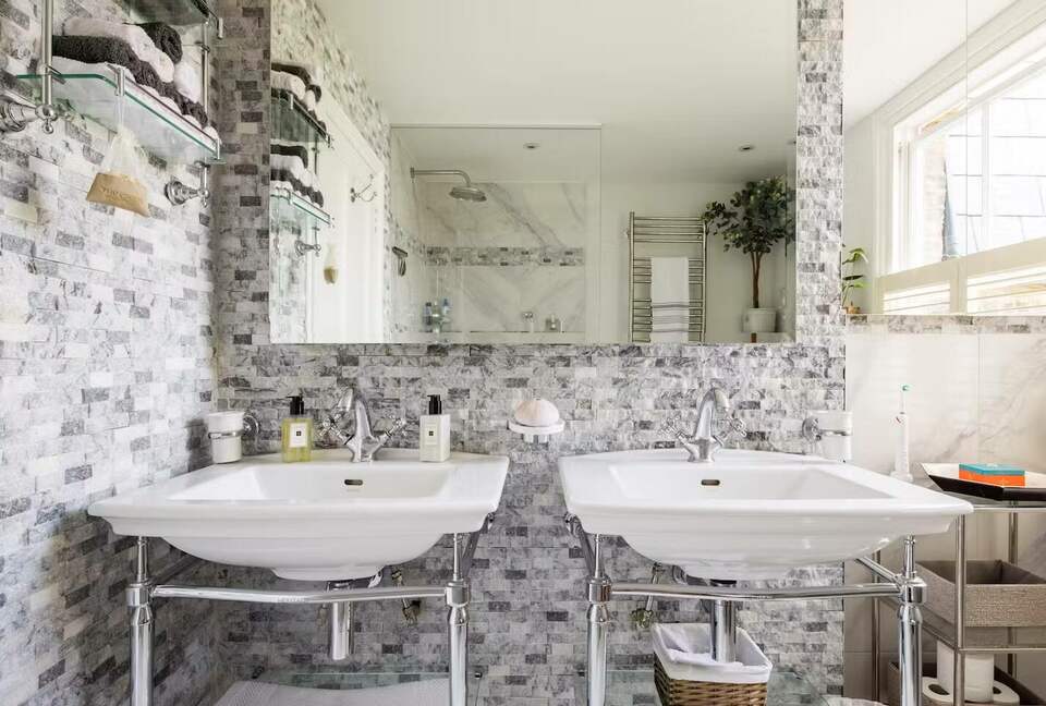 A Refined Fulham Townhouse with Private Garden - London, United Kingdom