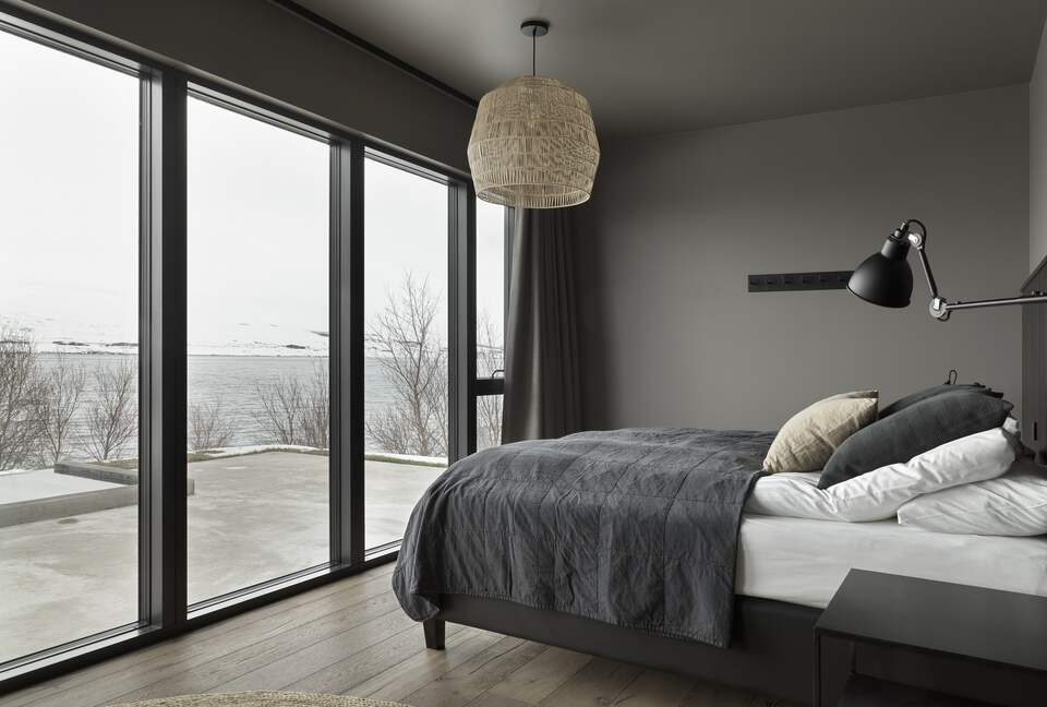 A Sophisticated Coastal Sanctuary with Panoramic Sea Vistas - Akureyri, Iceland