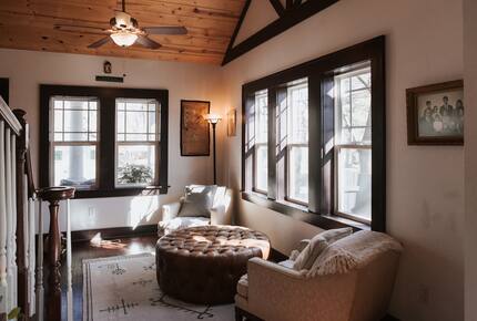 Midtown Springfield Bungalow with Walkable Location and Private Fenced Yard - Springfield, Missouri