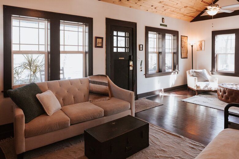 Midtown Springfield Bungalow with Walkable Location and Private Fenced Yard - Springfield, Missouri