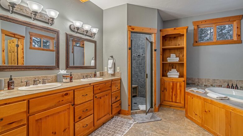 Blue River Mountain Retreat Near Breckenridge - Breckenridge, Colorado