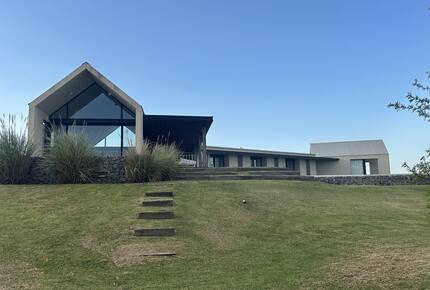 An Elegant Home on the Carmelo Golf Course - Carmelo, Uruguay