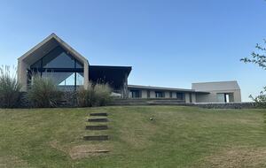 An Elegant Home on the Carmelo Golf Course - Carmelo, Uruguay