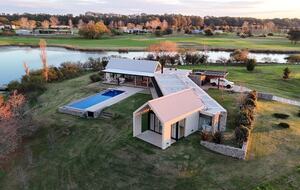 An Elegant Home on the Carmelo Golf Course - Carmelo, Uruguay