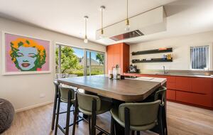 Family-Focused Wānaka Retreat with Hot Tub and Mountain Outlooks - Wānaka, New Zealand