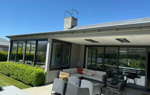 Arrowtown Golfside Retreat with Sun-Soaked Living - Arrowtown, New Zealand