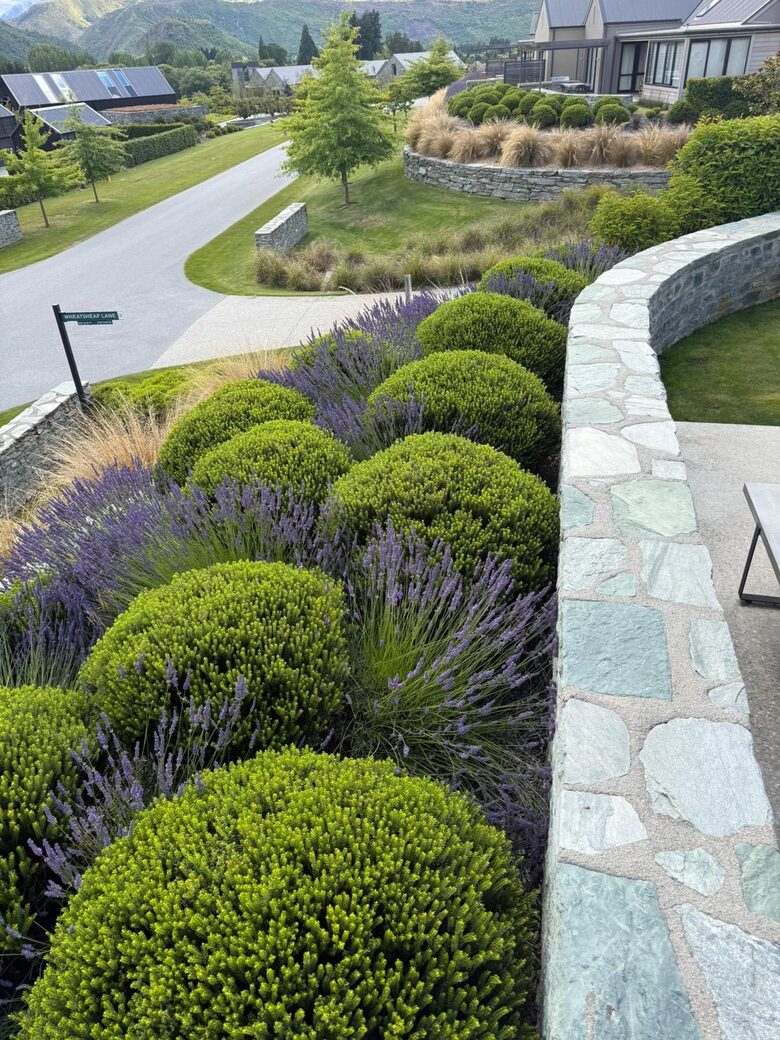 Arrowtown Golfside Retreat with Sun-Soaked Living - Arrowtown, New Zealand