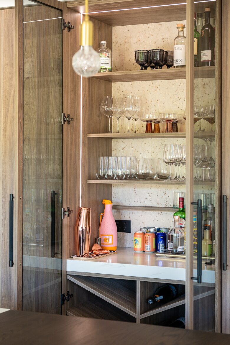 Family-Focused Wānaka Retreat with Hot Tub and Mountain Outlooks - Wānaka, New Zealand