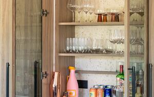 Family-Focused Wānaka Retreat with Hot Tub and Mountain Outlooks - Wānaka, New Zealand