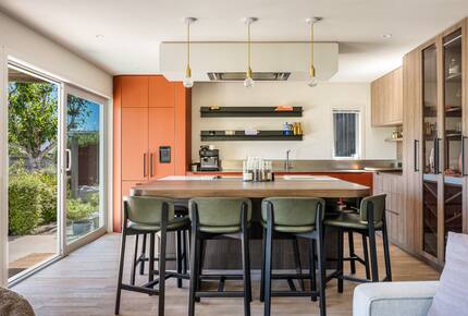 Family-Focused Wānaka Retreat with Hot Tub and Mountain Outlooks - Wānaka, New Zealand